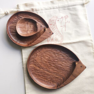 Hedgehog shaped walnut wood plate-01